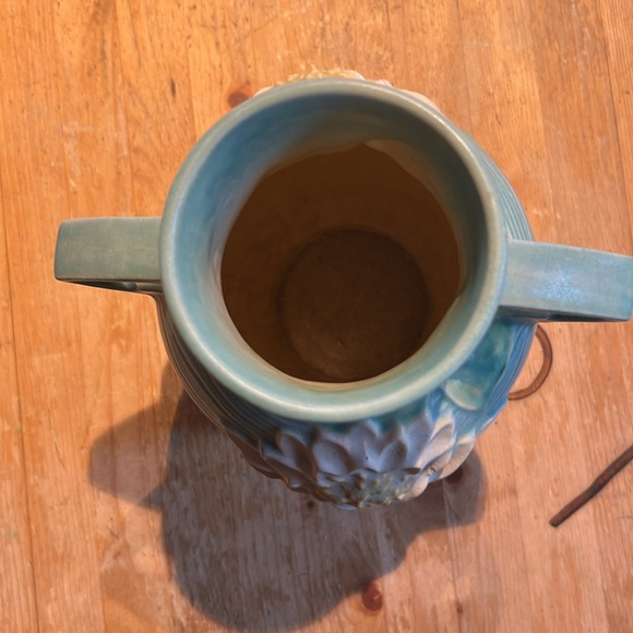 Roseville Pottery Water Lily vase, shape number 77 - Picture 3 of 4